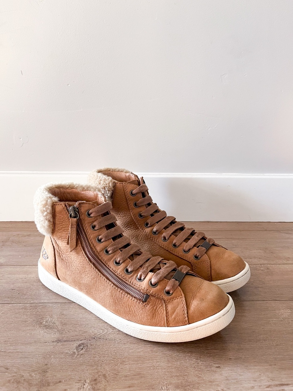 UGG Olive High Top Sneakers Chestnut Brown Shearling Collar Women’s 9.5 - Picture 3 of 12